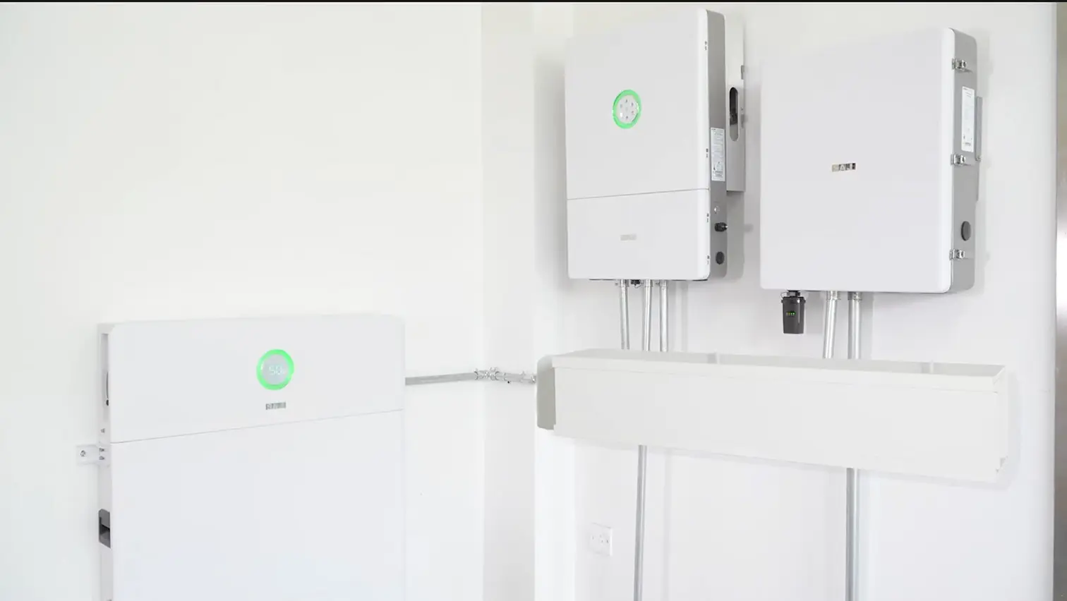 SAJ H2 Inverter with a Matched Battery System SAJ H2 Hybrid Inverter next to a compatible battery stack)