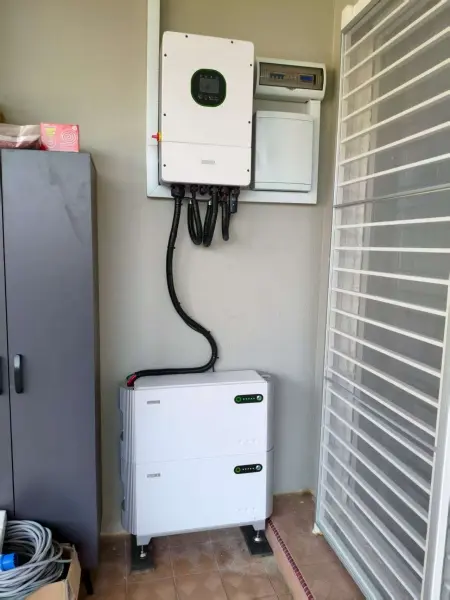 H2-5k-12k-ls2-hybrid-inverter-application-Suburban House